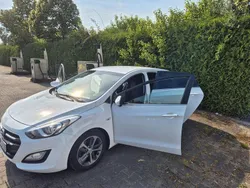 Weiß Gebraucht 2017 Hyundai i30 Limousine | 7.900 € (Guter Preis)