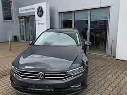 Grau Gebraucht 2020 VW Passat Basis Kombi | 20.890 € (Fairer Preis)