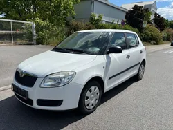 Weiß Gebraucht 2009 Skoda Fabia Limousine | 2.200 € (Fairer Preis)