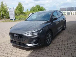 Grau Neu 2025 Ford Focus ST-Line Limousine | 29.490 € (Fairer Preis)