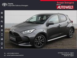 Grau Gebraucht 2024 Toyota Yaris Hybrid Team Limousine | 22.390 € (Fairer Preis)