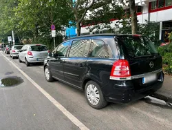 Schwarz Gebraucht 2012 Opel Zafira Van / Kleinbus | 3.000 € (Superpreis)