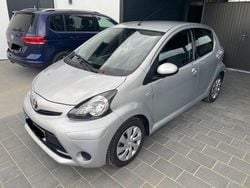 Silber Gebraucht 2013 Toyota Aygo Cool Kleinwagen | 7.500 € (Fairer Preis)