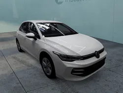 Weiß Gebraucht 2024 VW Golf VIII Life Limousine | 24.040 € (Guter Preis)