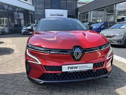 Dezirrot, dach black pearlsc (rot) Gebraucht 2022 Renault Mégane IV Iconic Limousine | 26.990 €