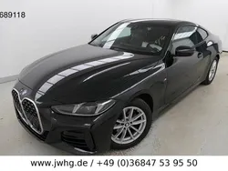 Black sapphire metallic (metallic) Gebraucht 2024 BMW 420 Comfort Edition Coupé | 43.450 € (Guter Preis)