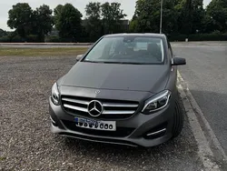 Grau Gebraucht 2018 Mercedes B220 Van / Kleinbus | 20.000 € (Fairer Preis)