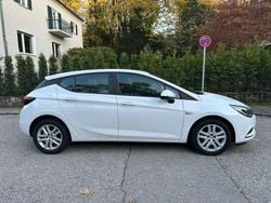 Weiß Gebraucht 2016 Opel Astra Edition Limousine | 9.499 € (Guter Preis)