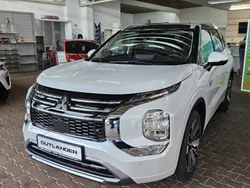 Weiß Neu 2025 Mitsubishi Outlander P-HEV SUV | 57.540 €