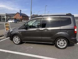 Grau Gebraucht 2018 Ford Tourneo Courier Sport Van / Kleinbus | 10.000 € (Fairer Preis)