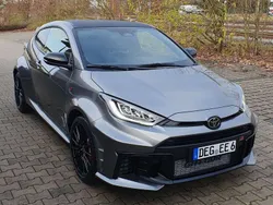 Grau Gebraucht 2024 Toyota Yaris Limousine | 44.888 € (Guter Preis)