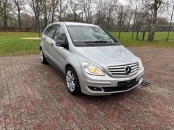 Grau Gebraucht 2007 Mercedes 170 Limousine | 2.750 €