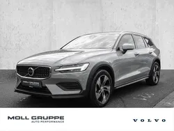 Grau Gebraucht 2023 Volvo V60 CC Plus Kombi | 34.450 € (Guter Preis)