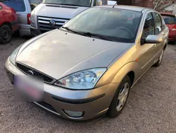 Grau Gebraucht 2003 Ford Focus Ghia Kleinwagen | 3.000 € (Fairer Preis)