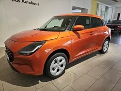 Orange (flame orange pearl metallic) Neu 2025 Suzuki Swift Comfort Limousine | 20.950 €