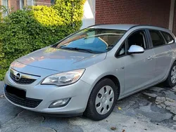 Silber Gebraucht 2011 Opel Astra Kombi | 2.000 € (Fairer Preis)