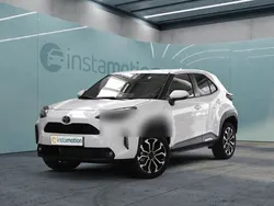 Weiß Gebraucht 2024 Toyota Yaris Cross Team SUV | 26.588 € (Guter Preis)