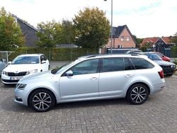 Brilliantsilber Gebraucht 2020 Skoda Octavia Soleil Kombi | 17.450 € (Superpreis)