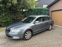 Grau Gebraucht 2012 Skoda Superb GreenLine Kombi | 4.800 € (Fairer Preis)