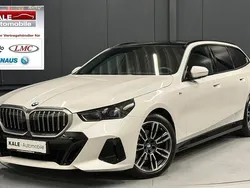Mineralweiss metallic Gebraucht 2024 BMW 520 M Sport Kombi | 56.780 € (Fairer Preis)