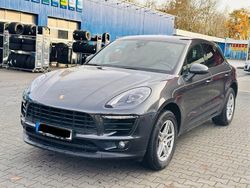 Grau Gebraucht 2017 Porsche Macan SUV | 38.900 € (Fairer Preis)