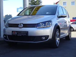 Silber Gebraucht 2011 VW Touran Cross Van / Kleinbus | 5.800 € (Teuer)