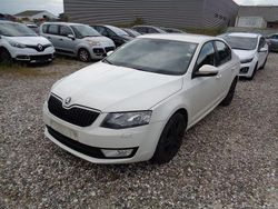 Weiß Gebraucht 2014 Skoda Octavia Ambition Limousine | 4.500 € (Fairer Preis)