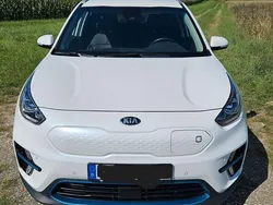 Weiß Gebraucht 2021 Kia e-Niro Spirit SUV | 19.990 € (Guter Preis)