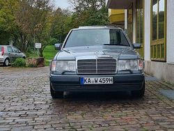 Grau Gebraucht 1990 Mercedes E300 Limousine | 11.700 €
