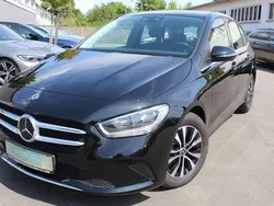 Schwarz Gebraucht 2022 Mercedes B200 Van / Kleinbus | 27.980 € (Fairer Preis)