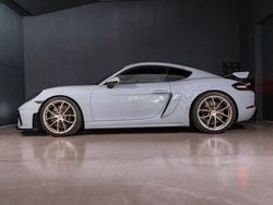 Grau Gebraucht 2023 Porsche Cayman GT4 Coupé | 124.900 €
