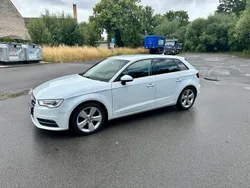 Weiß Gebraucht 2013 Audi A3 Sportback Design Kleinwagen | 12.000 € (Fairer Preis)