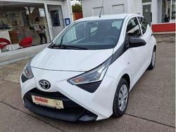 Weiß Gebraucht 2016 Toyota Aygo X-play Kleinwagen | 8.300 € (Fairer Preis)