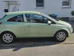Grün Gebraucht 2008 Opel Corsa Limousine | 2.700 € (Guter Preis)