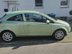 Grün Gebraucht 2008 Opel Corsa Limousine | 2.700 € (Guter Preis)