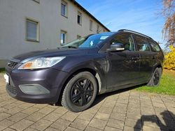 Grau Gebraucht 2011 Ford Focus Kombi | 3.800 € (Fairer Preis)
