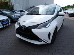 Weiß Gebraucht 2015 Toyota Aygo Kleinwagen | 7.490 € (Fairer Preis)
