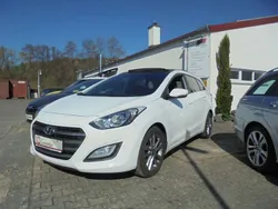 Polar white / sol Gebraucht 2017 Hyundai i30 Passion Kombi | 12.790 € (Fairer Preis)