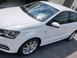 Weiß Gebraucht 2015 VW Polo Highline Kleinwagen | 12.990 €