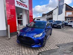 Blau Neu 2025 Toyota Yaris Hybrid Comfort Limousine | 27.990 € (Etwas zu teuer)
