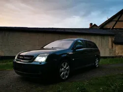 Grün Gebraucht 2005 Opel Vectra Kombi | 3.200 € (Teuer)