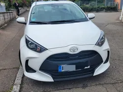 Weiß Gebraucht 2023 Toyota Yaris Comfort Limousine | 15.400 € (Guter Preis)