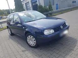 Blau Gebraucht 2003 VW Golf IV Kleinwagen | 5.000 €