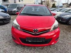 Rot Gebraucht 2013 Toyota Yaris Life Limousine | 4.990 € (Guter Preis)