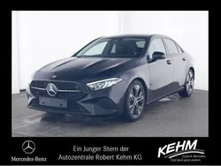 Schwarz Gebraucht 2024 Mercedes A200 Progressive Limousine | 30.275 € (Fairer Preis)