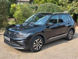 Deep black perleffekt Gebraucht 2023 VW Tiguan Active SUV | 28.200 € (Guter Preis)