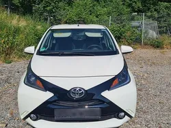 Weiß Gebraucht 2014 Toyota Aygo Kleinwagen | 7.000 € (Fairer Preis)