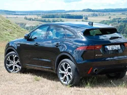 Schwarz Gebraucht 2018 Jaguar E-Pace First Edition SUV | 20.899 € (Guter Preis)