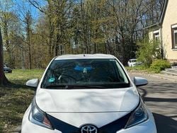Weiß Gebraucht 2016 Toyota Aygo X-play Kleinwagen | 6.000 € (Guter Preis)