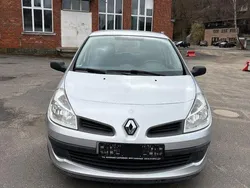 Silber Gebraucht 2005 Renault Clio II Limousine | 2.199 € (Fairer Preis)